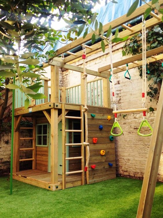10 Amazing Outdoor Playhouses Every Kid Would Love