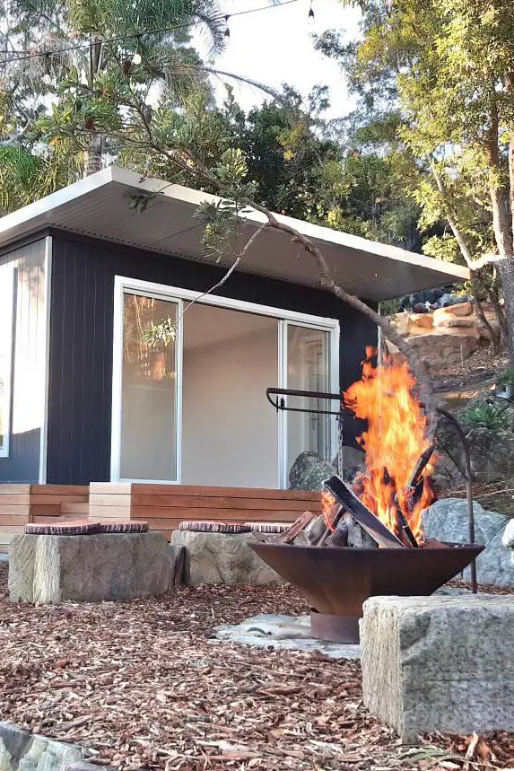 firepit-backyard-mobile