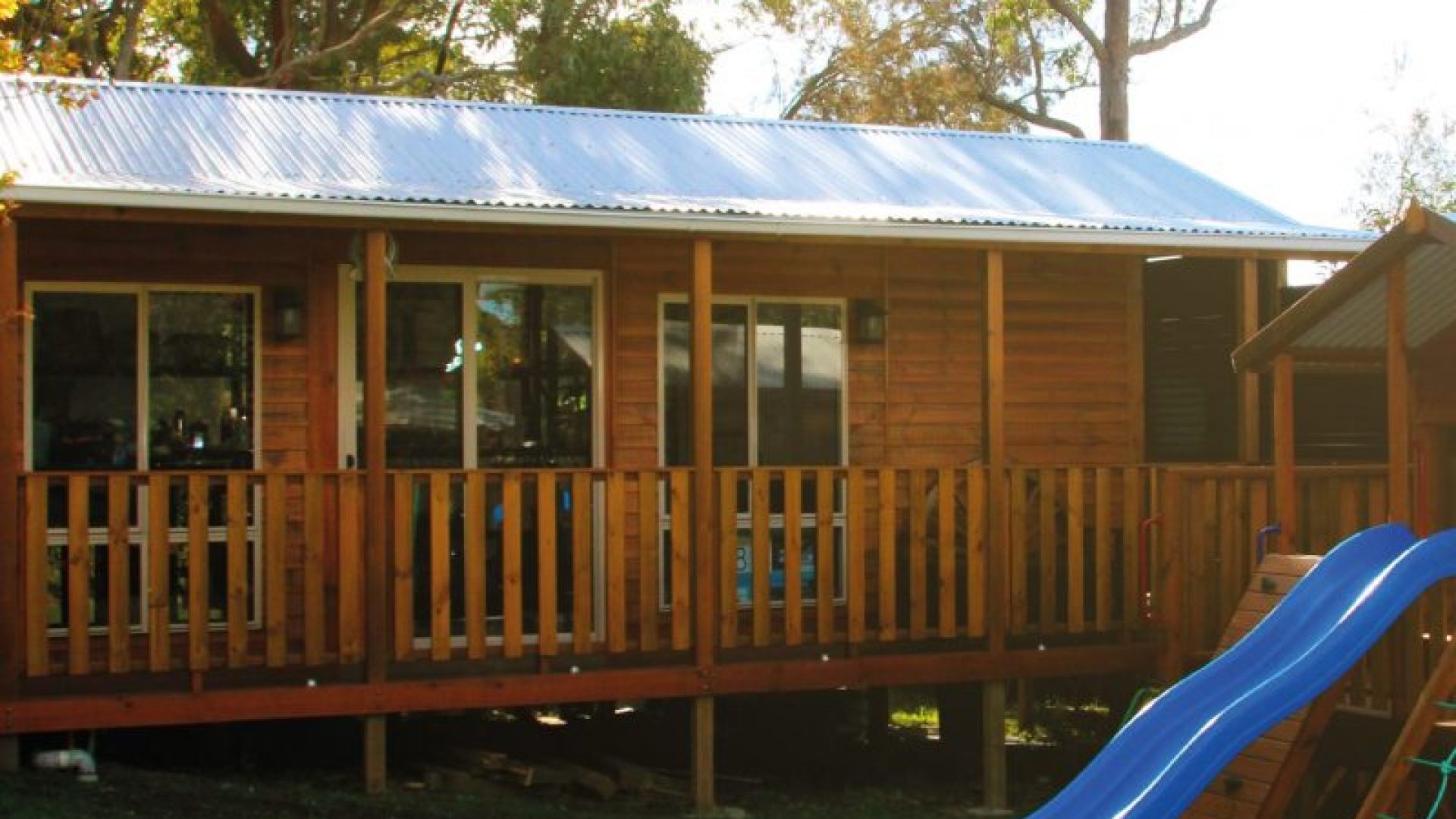 Jacaranda Workshop Cabin Granny Flat with wraparound verandah + Cubby House